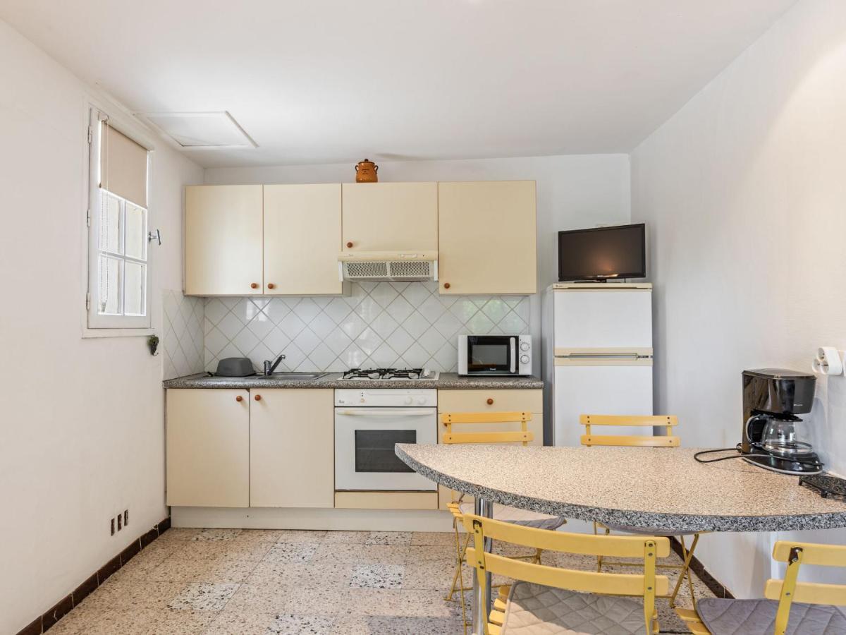 Flat In A Beautiful Building With Pool Apartment Meze Ngoại thất bức ảnh