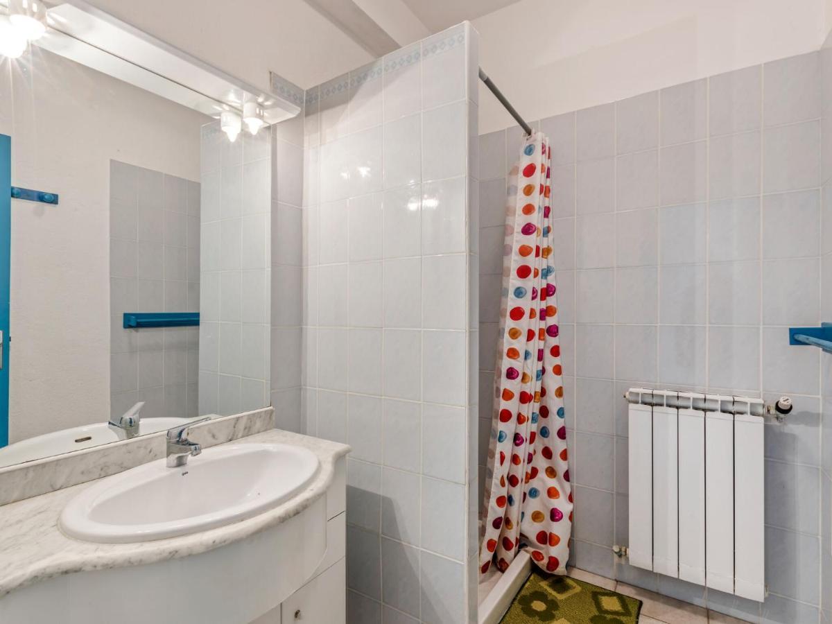 Flat In A Beautiful Building With Pool Apartment Meze Ngoại thất bức ảnh